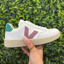 Carregar imagem no visualizador da galeria, Tênis  V-12 Cadarço Branco, Roxo e Verde Couro Legítimo