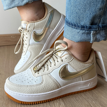 Carregar imagem no visualizador da galeria, TĂȘnis Nike Air Force Croco Ouro Premium