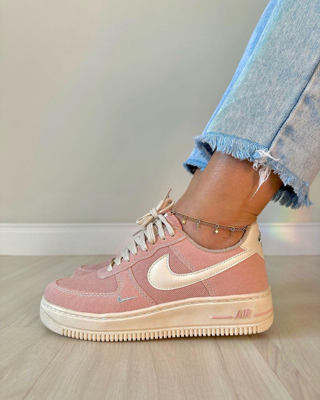 Tênis Nike Air Force 1 Flamingo Jeans Rose