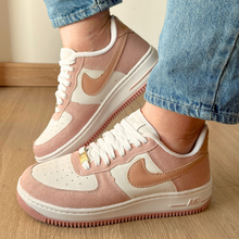 Carregar imagem no visualizador da galeria, TĂȘnis Nike Air Force Jeans Moeda Rosa