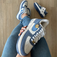 Carregar imagem no visualizador da galeria, TĂȘnis Nike Air Force Jeans Moeda Azul