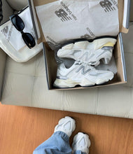 Carregar imagem no visualizador da galeria, Tênis New Balance 9060 Sea Salt Branco Couro Legítimo