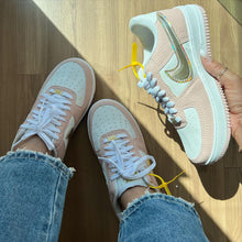 Carregar imagem no visualizador da galeria, TĂȘnis Nike Air Force Rosa Ouro Premium