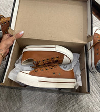 Carregar imagem no visualizador da galeria, TĂȘnis All Star Caramelo Off White Plataforma