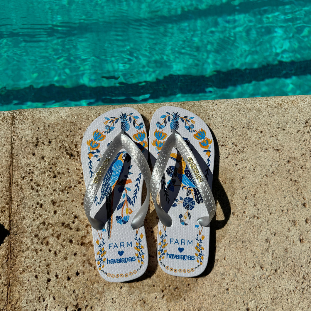Chinelo Havaianas Farm Tucano Branco e Azul