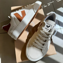 Carregar imagem no visualizador da galeria, Tênis Cadarço Caramelo Off White Premium