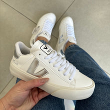 Carregar imagem no visualizador da galeria, Tênis Cadarço Branco e Prata Premium