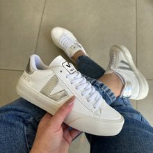 Carregar imagem no visualizador da galeria, Tênis Cadarço Branco e Prata Premium