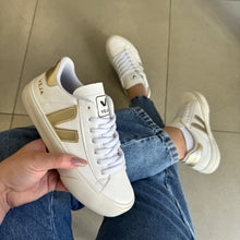 Carregar imagem no visualizador da galeria, Tênis Cadarço Branco e Ouro Premium
