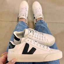 Carregar imagem no visualizador da galeria, Tênis Cadarço Branco e Preto Premium