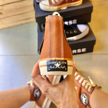 Carregar imagem no visualizador da galeria, TĂȘnis All Star Cano Alto Caramelo Lona