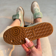 Carregar imagem no visualizador da galeria, Tênis Adidas Samba Wales Bonner Menta