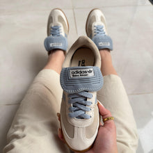Carregar imagem no visualizador da galeria, Tênis Adidas Samba Wales Bonner Azul