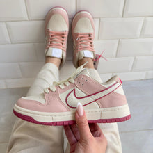 Carregar imagem no visualizador da galeria, Tênis Nike Dunk Rosa Penelope