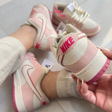 Carregar imagem no visualizador da galeria, Tênis Nike Dunk Rosa Penelope