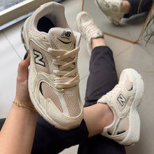 Carregar imagem no visualizador da galeria, Tênis New Balance 530 Off White Preto