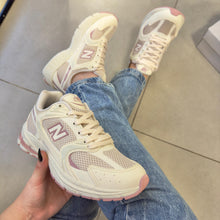 Carregar imagem no visualizador da galeria, Tênis New Balance 530 Off White Rosa