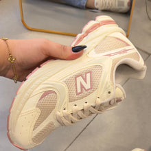 Carregar imagem no visualizador da galeria, Tênis New Balance 530 Off White Rosa