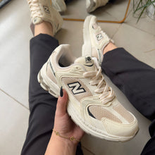 Carregar imagem no visualizador da galeria, Tênis New Balance 530 Off White Preto