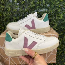 Carregar imagem no visualizador da galeria, Tênis  V-12 Cadarço Branco, Roxo e Verde Couro Legítimo