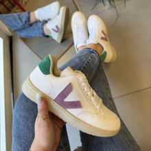 Carregar imagem no visualizador da galeria, Tênis  V-12 Cadarço Branco, Roxo e Verde Couro Legítimo