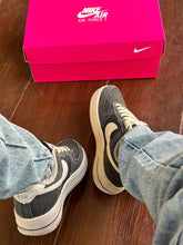 Carregar imagem no visualizador da galeria, TĂȘnis Nike Air Force 1 Jeans Preto Premium