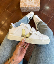 Carregar imagem no visualizador da galeria, TĂȘnis Velcro Branco e Dourado Premium