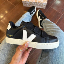 Carregar imagem no visualizador da galeria, Tênis Velcro Preto e Branco Premium
