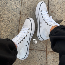 Carregar imagem no visualizador da galeria, Tênis All Star Cano Alto Branco Courino Feminino Premium
