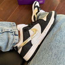 Carregar imagem no visualizador da galeria, Tênis Nike Dunk Low Preto Glíter Jeans Premium
