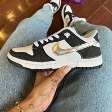 Carregar imagem no visualizador da galeria, Tênis Nike Dunk Low Preto Glíter Jeans Premium
