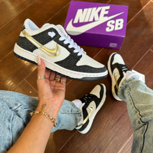 Carregar imagem no visualizador da galeria, Tênis Nike Dunk Low Preto Glíter Jeans Premium
