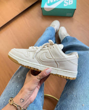 Carregar imagem no visualizador da galeria, Tênis Nike Dunk SB Nude Bege Premium
