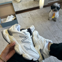 Carregar imagem no visualizador da galeria, Tênis New Balance 9060 Sea Salt Branco Couro Legítimo
