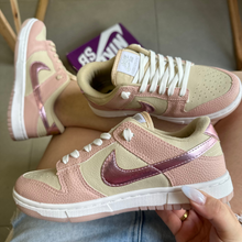 Carregar imagem no visualizador da galeria, Tênis Nike Dunk SB Flamingo Rose Premium
