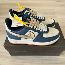 Carregar imagem no visualizador da galeria, Tênis Nike Air Force Marinho Ouro Premium
