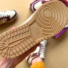 Carregar imagem no visualizador da galeria, Tênis Nike Dunk SB Bordo Ouro Couro Premium
