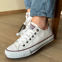 Carregar imagem no visualizador da galeria, Tênis All Star Branco e Vermelho Courino Premium
