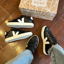 Carregar imagem no visualizador da galeria, Tênis Velcro Preto e Branco Premium
