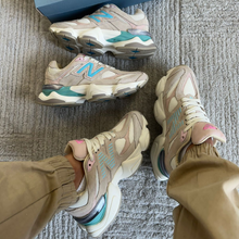 Carregar imagem no visualizador da galeria, Tênis New Balance 9060 Sea Salt Nude Azul Couro Legítimo
