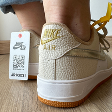 Carregar imagem no visualizador da galeria, Tênis Nike Air Force Croco Ouro Premium
