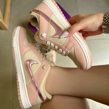 Carregar imagem no visualizador da galeria, Tênis Nike Dunk SB Flamingo Rose Premium
