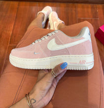 Carregar imagem no visualizador da galeria, Tênis Nike Air Force 1 Flamingo Jeans Rose
