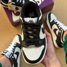 Carregar imagem no visualizador da galeria, Tênis Nike Dunk Preto e Branco Feminino e Masculino Premium

