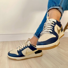 Carregar imagem no visualizador da galeria, Tênis Nike Dunk SB Azul Dourado Premium
