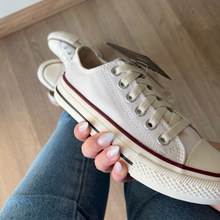 Carregar imagem no visualizador da galeria, Tênis All Star Off White Vermelho Premium
