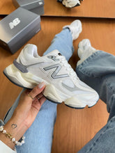 Carregar imagem no visualizador da galeria, Tênis New Balance 9060 Sea Salt Branco Couro Legítimo
