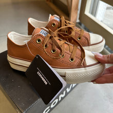 Carregar imagem no visualizador da galeria, Tênis All Star Caramelo Off White Premium
