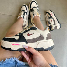 Carregar imagem no visualizador da galeria, Tênis Nike AF1 Plataforma Preto Premium
