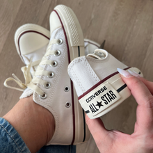 Carregar imagem no visualizador da galeria, Tênis All Star Off White Vermelho Premium

